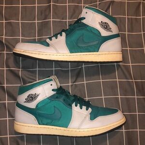 Air Jordan 1 Mid “Lush Teal” Size 12.5